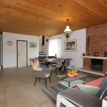 بيت للعطل House Zbasnik